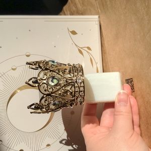 B&BW Glittering Crown Light-Up Wallflower Plug